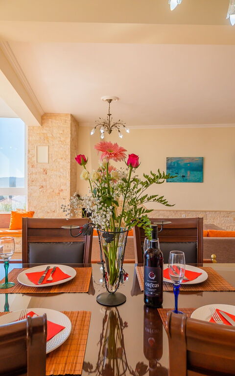 Villa Dinos: Salle à manger