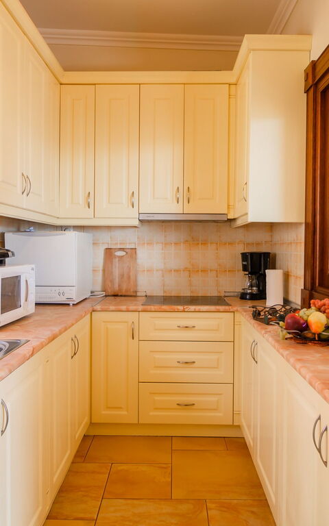 Villa Dinos: Cuisine