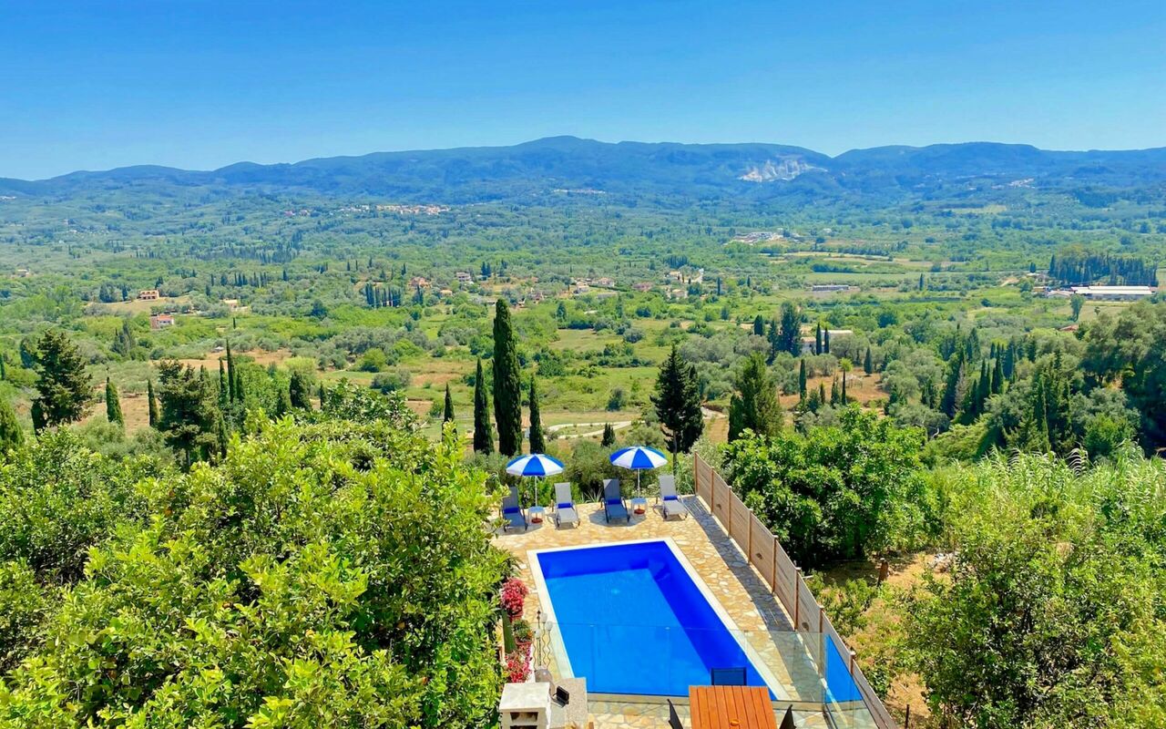 Villa Dinos: bassin, Vues