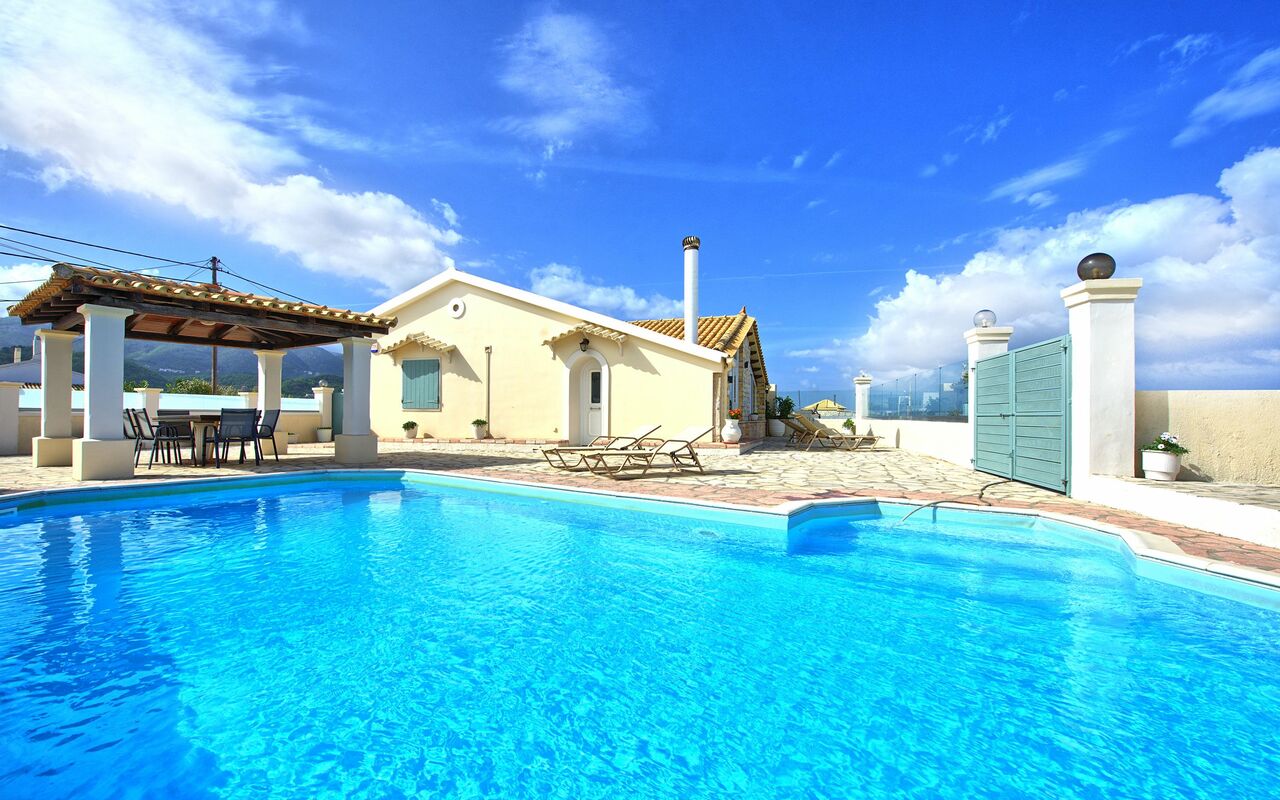 Beach Villa Athanasia: bassin