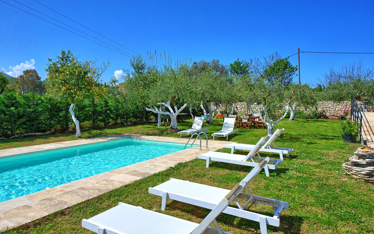 Villa Elaia: bassin, Extérieur, Jardin
