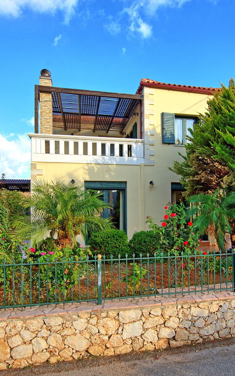 Villa Koules: Extérieur, Extérieurs