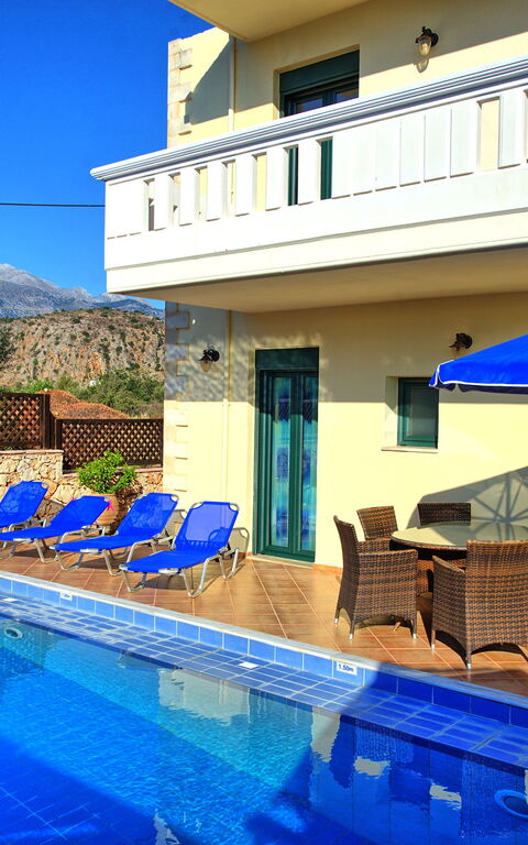 Villa Koules: bassin, Extérieur, Extérieurs