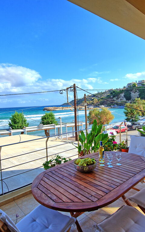 Houses By The Sea: Extérieur, Vues