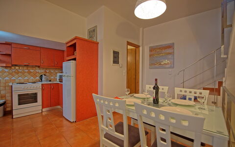 Logement Kastellina: Cuisine, Salle à manger