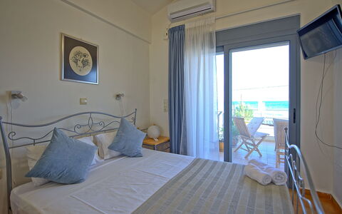 Logement Emmanouela: chambre à coucher