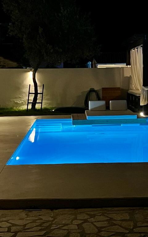 Beach Villa Christina: bassin, Extérieur