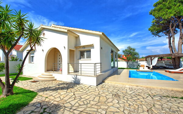 Beach Villa Christina: bassin, Été, Extérieurs