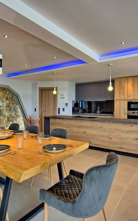 Villa Prokimea: Cuisine, Salle à manger, Salon