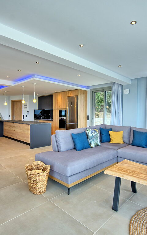 Villa Prokimea: Cuisine, Salle à manger, Salon