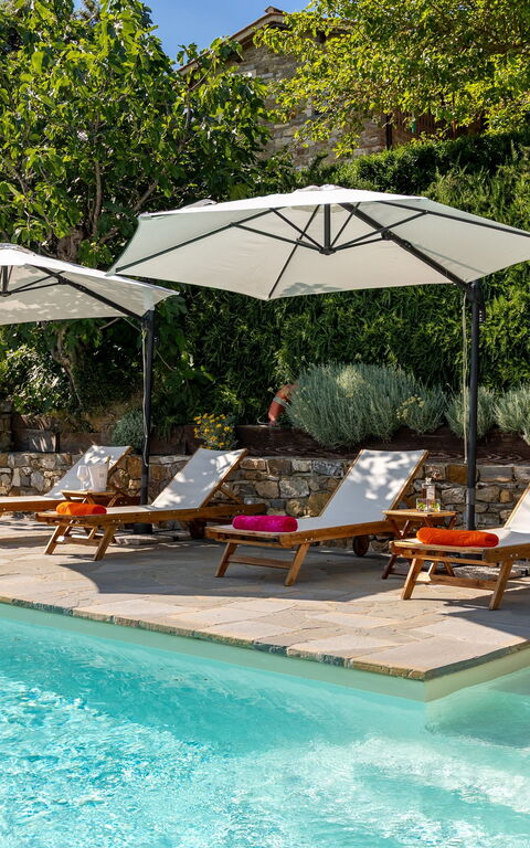 San Guido: bassin, Extérieur