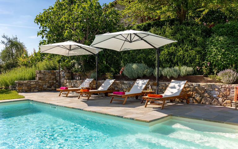 San Guido: bassin, Extérieur