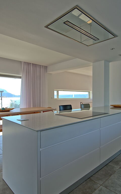 Villa Bluewhite: Cuisine, Salle à manger, Salon