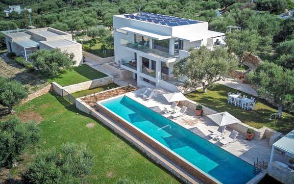 Villa Bluewhite: bassin, Jardin