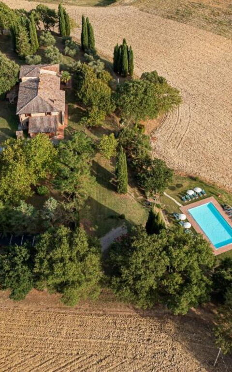 Palazzo Bello: bassin, Extérieur