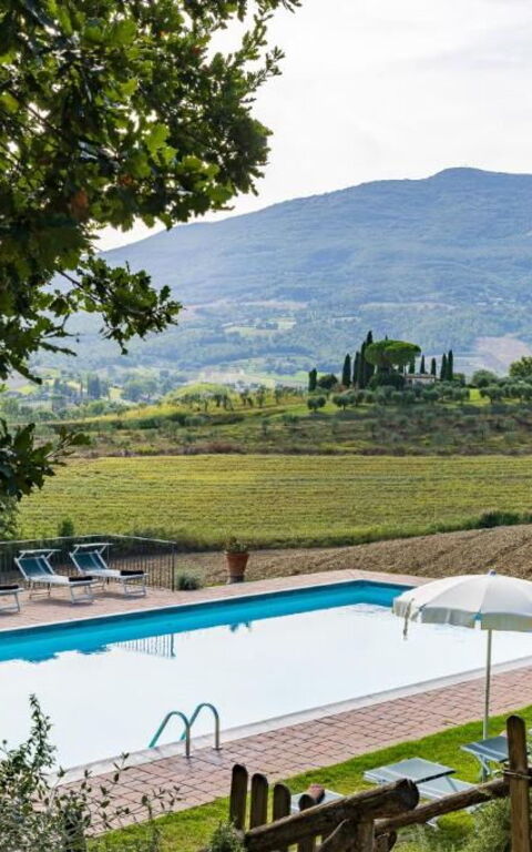 Palazzo Bello: bassin, Extérieur