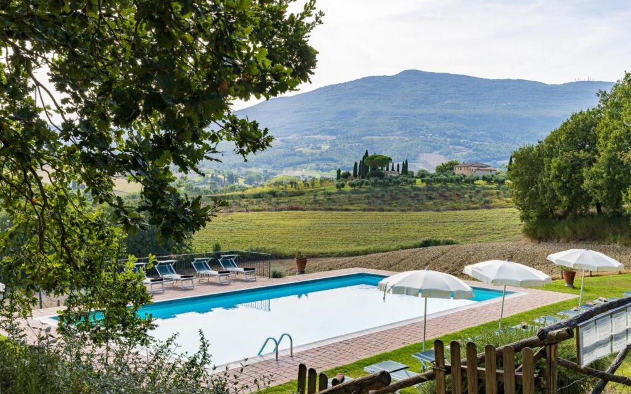 Palazzo Bello: bassin, Extérieur