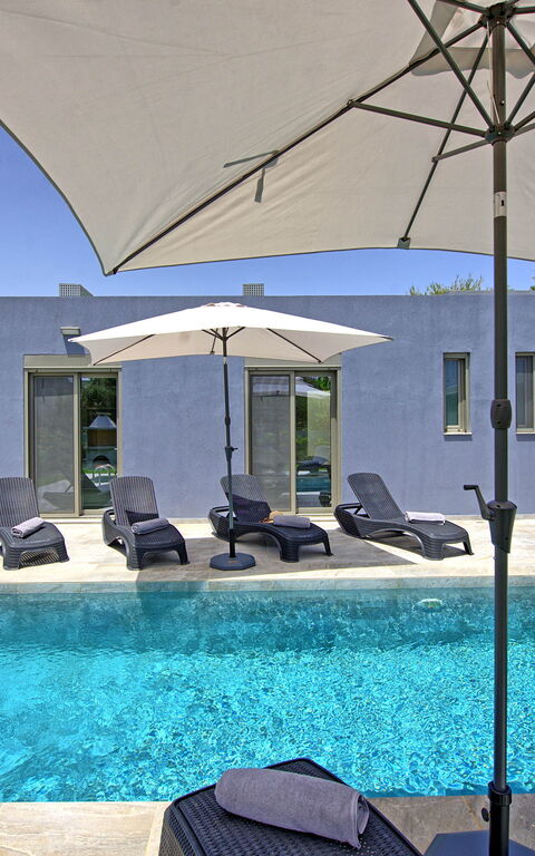 Villa Ampela: bassin, Extérieur