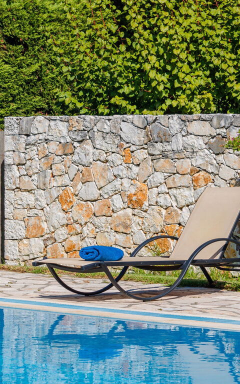 Votana House: bassin, Été, Extérieur