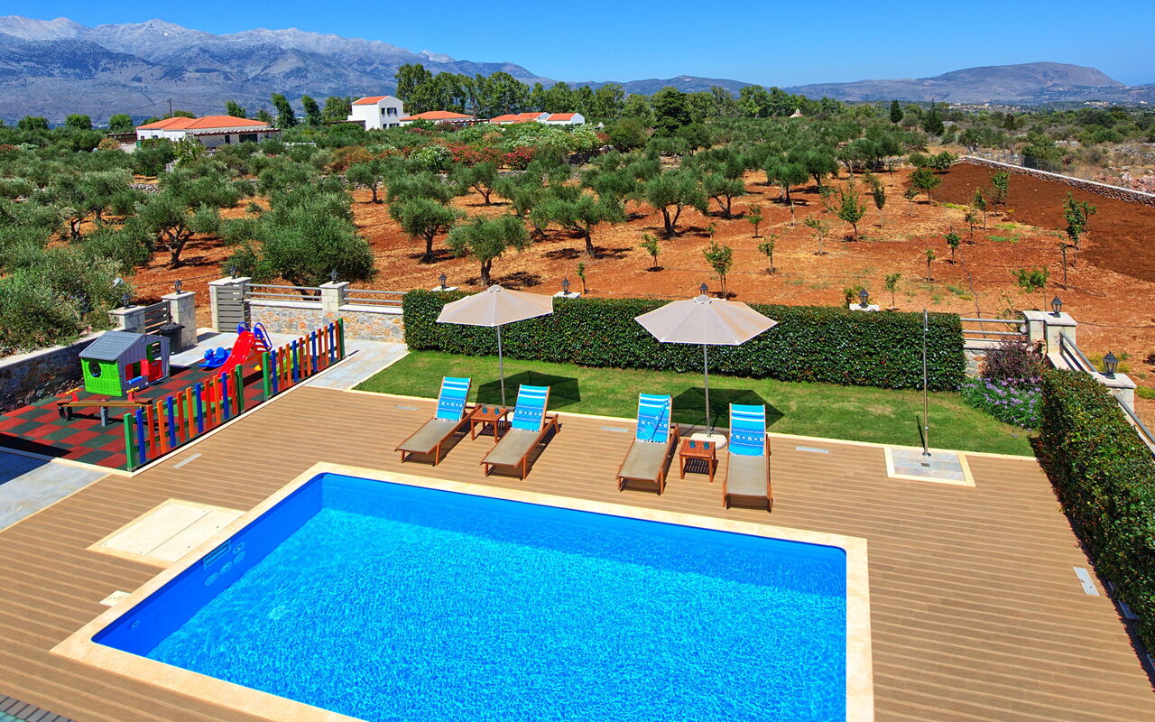 Villa Despanto: bassin, Été, Vues