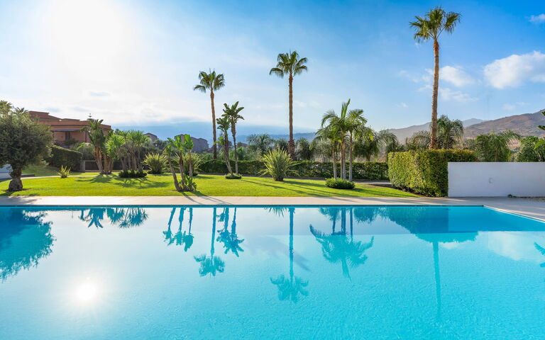 Villa Greta: bassin, Jardin, Vues