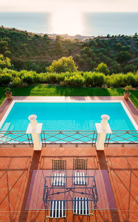 Villa Estella: Balcon / Terrasse / Patio, bassin