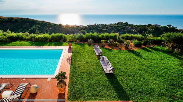 Villa Estella: bassin, Jardin