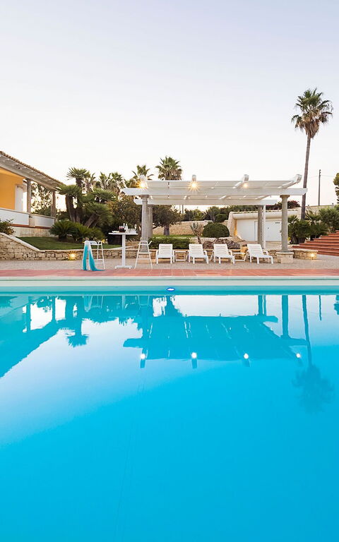 Villa Maya: bassin, Extérieur