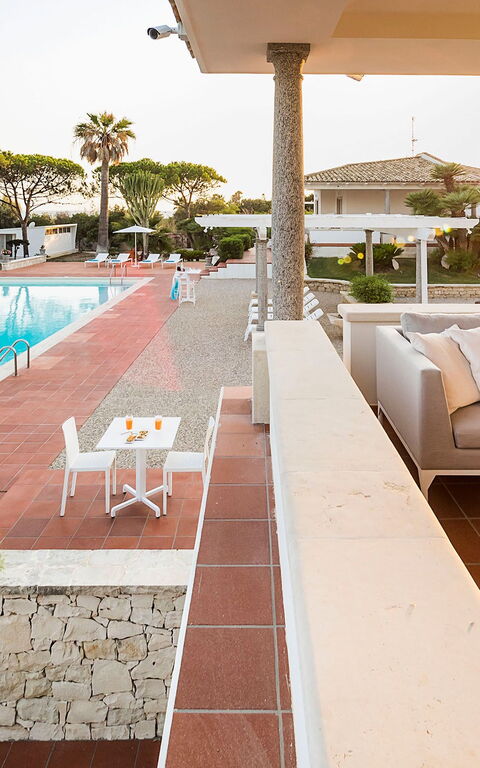 Villa Maya: Balcon / Terrasse / Patio, bassin