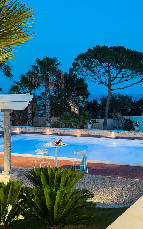 Villa Maya: bassin, Extérieur