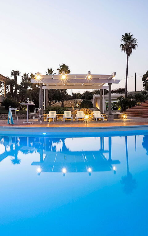 Villa Maya: bassin, Extérieur