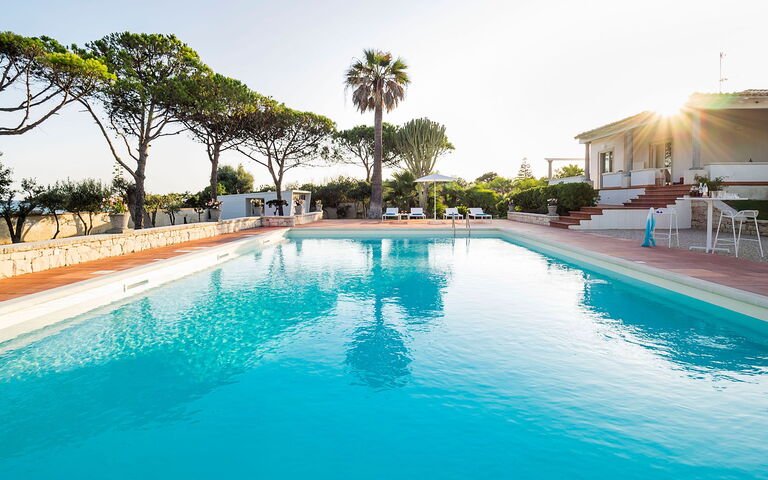 Villa Maya: bassin, Extérieur