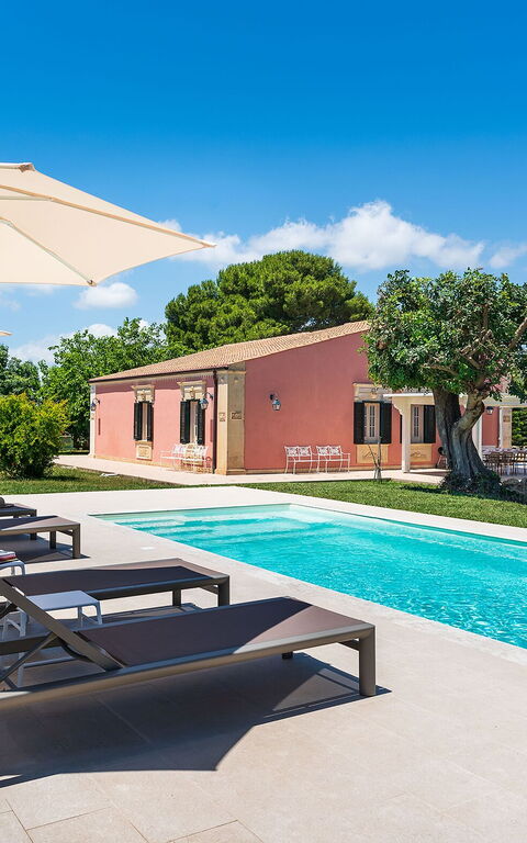 Villa Girasole: bassin, Extérieurs