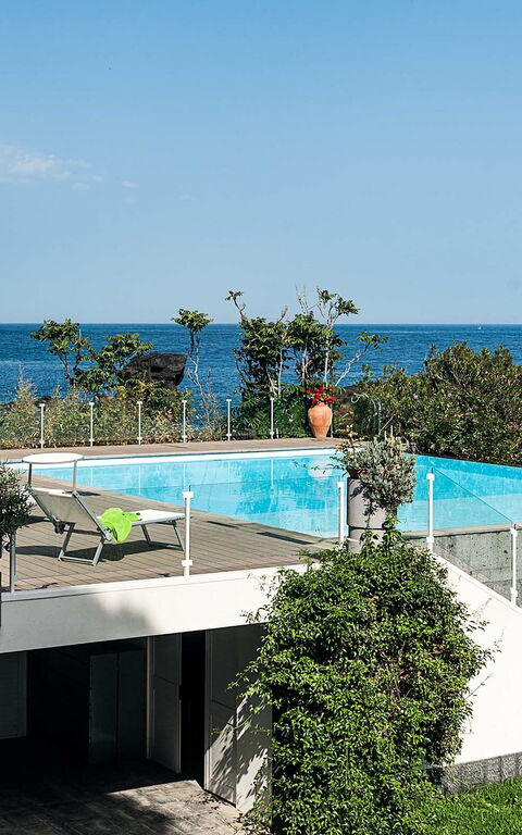 Galatea: bassin, Extérieur