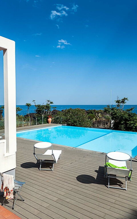 Galatea: bassin, Extérieur