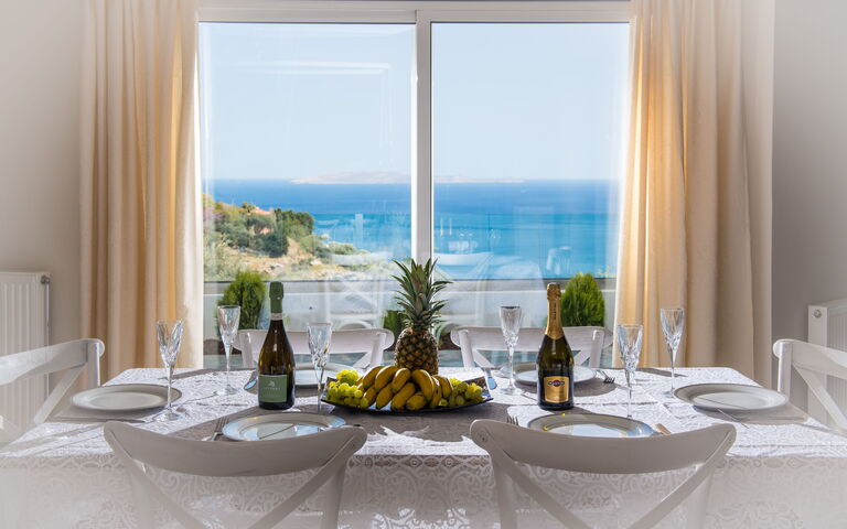 Villa Artemis: Salle à manger, Vues