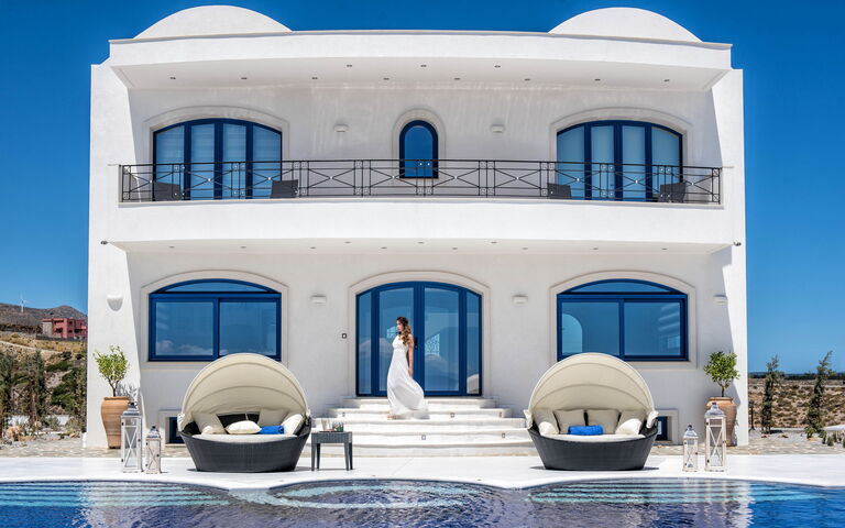 Villa Santor: bassin, Entrée principale, Extérieurs