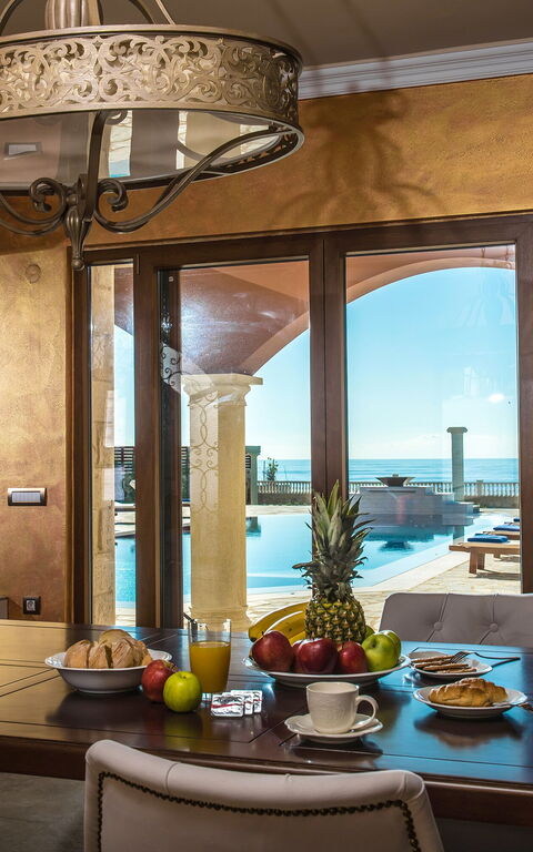 Villa Kalliste: Salle à manger, Salon