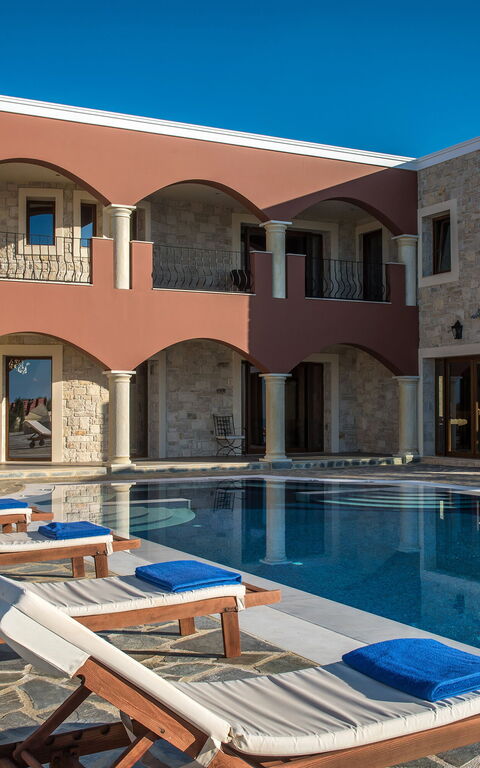 Villa Kalliste: bassin, Extérieurs