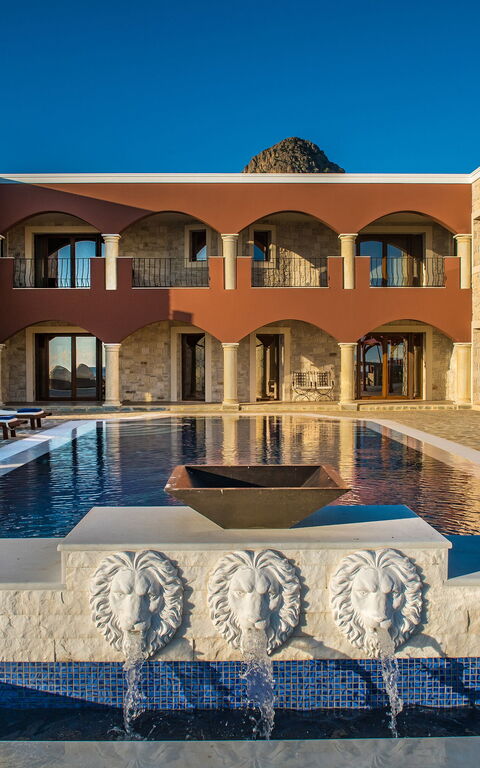 Villa Kalliste: bassin, Extérieurs