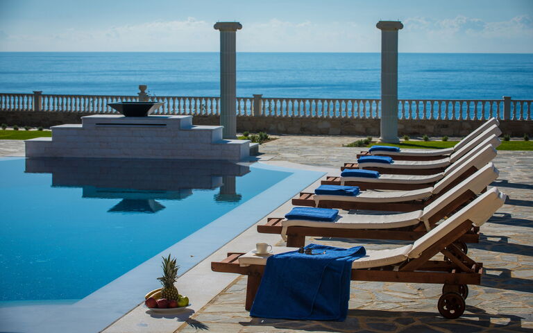 Villa Kalliste: bassin, Vues