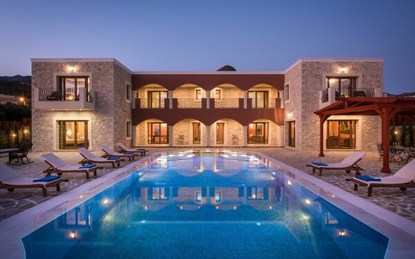 Villa Kalliste: bassin, Extérieurs