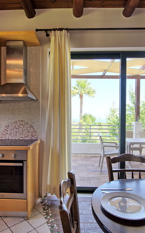 Villa Myrtia: Cuisine, Salle à manger, Salon