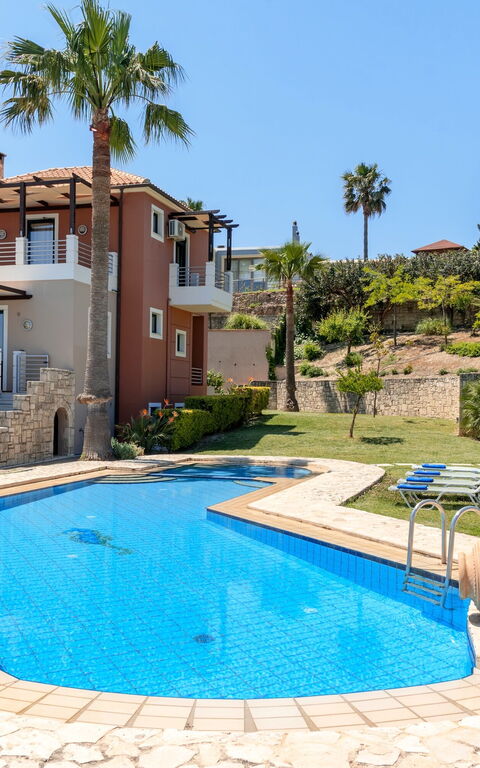 Villa Myrtia: bassin, Extérieurs