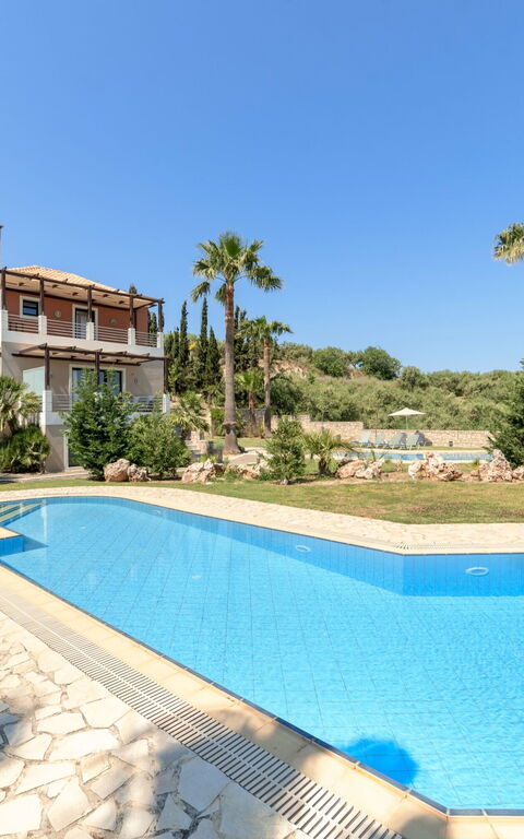 Villa Kissos: bassin, Été