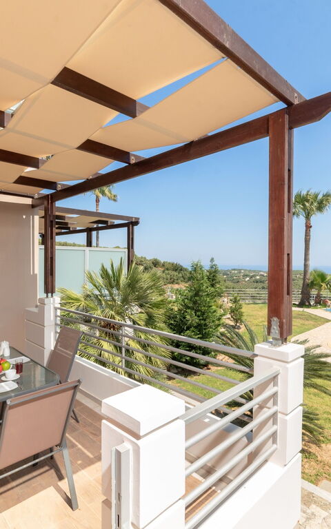 Villa Kissos: Balcon / Terrasse / Patio, bassin