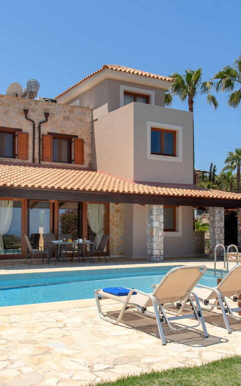 Villa Rodia: bassin, Extérieurs