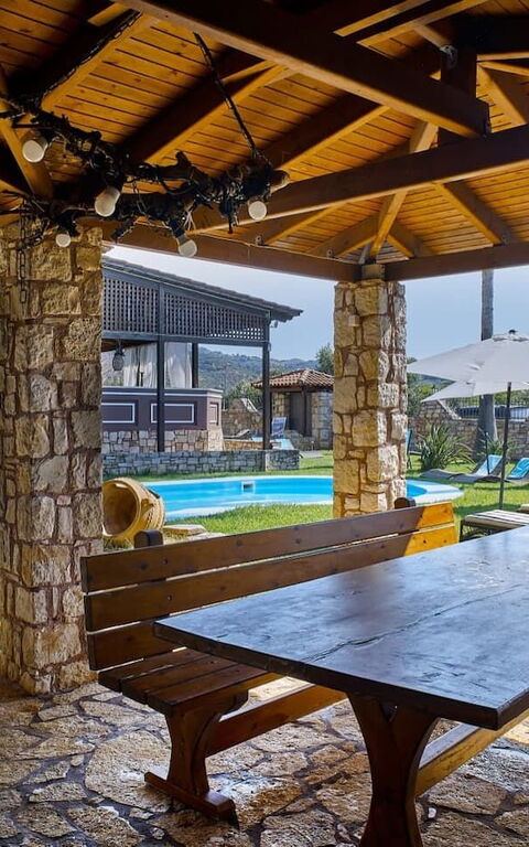 Villa Milon: Balcon / Terrasse / Patio, bassin