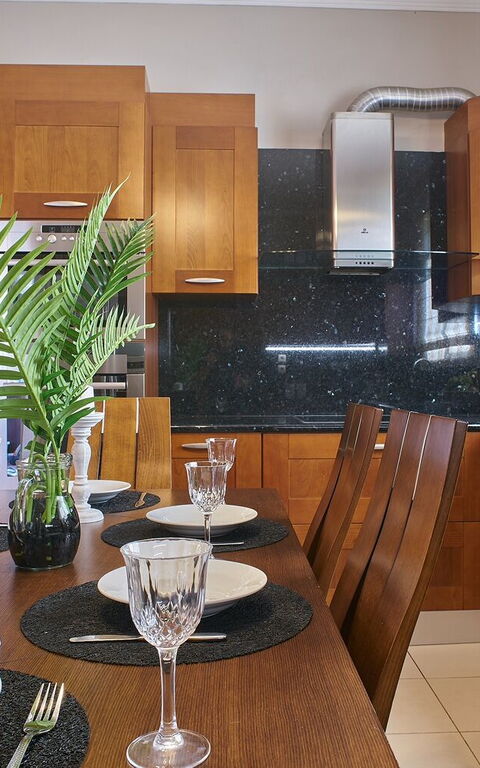 Villa Milon: Cuisine, Salle à manger