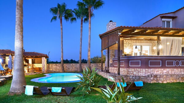 Villa Milon: bassin, Jardin